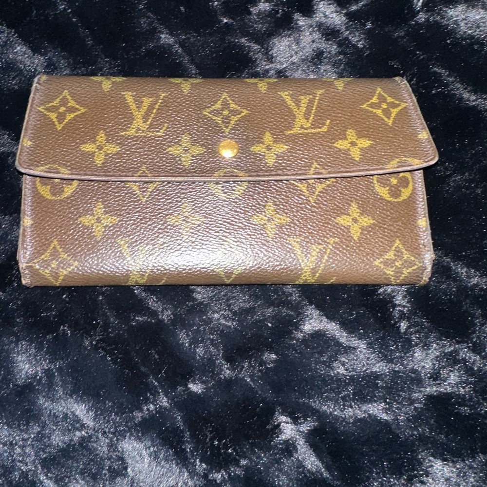 Louis Vuitton Monogram Canvas Wallet – Timeless Icon Authentic